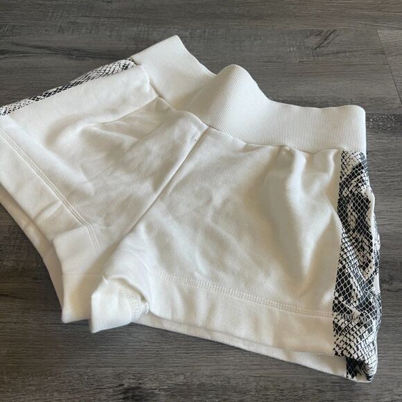 adidas by Stella McCartney Essentials Short - Picture 7 of 10